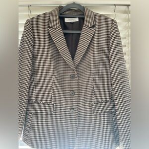 Classic houndstooth blazer in mint condition